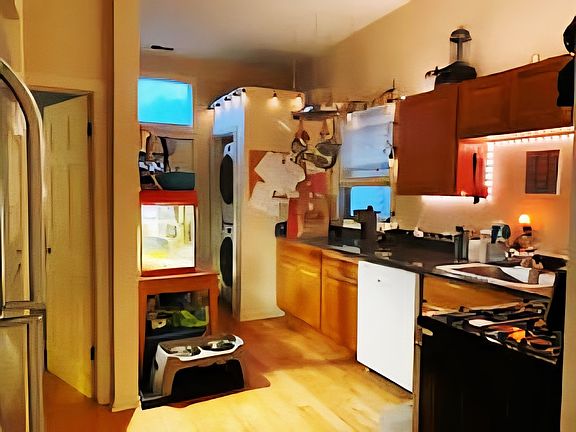 3rd image of 2917 N Lincoln Ave #2