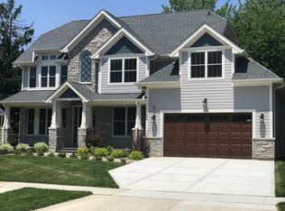 704 W Busse Ave, Mount Prospect, IL 60056