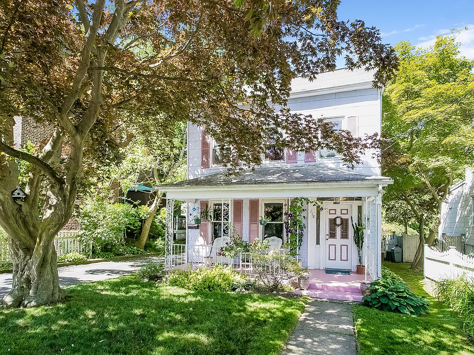 1st image of 118 Dubois Ave