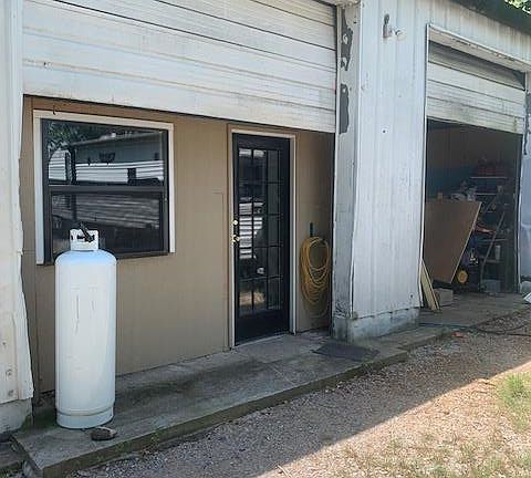 3rd image of 121 N Classen Ave