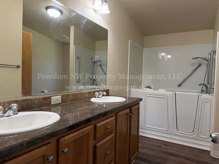 1411 SE Fireweed Rd — Photo 9