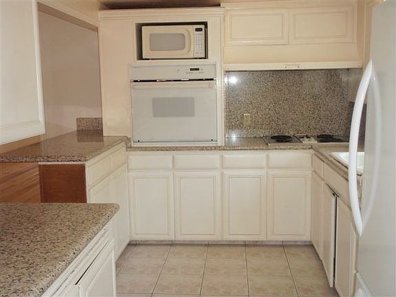 3rd image of 3033 Bagley Ave