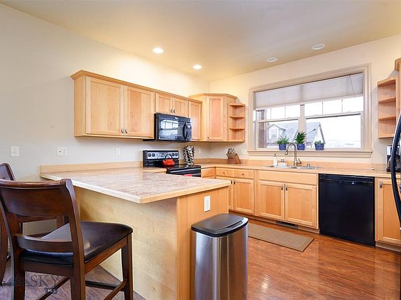 4th image of 102 Annie Glade Dr