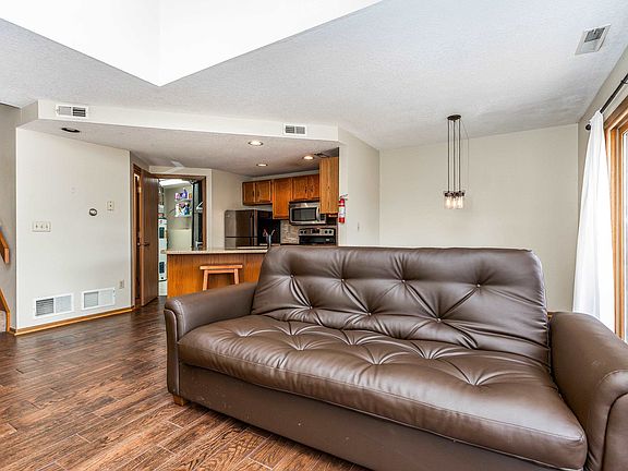 3rd image of 123 Walnut Hill Dr