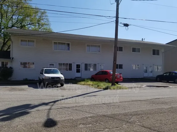 130 Elm St, East Bank, WV