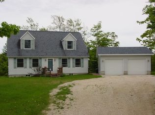 6709 Smith Lake Dr, Manistique, MI 49854