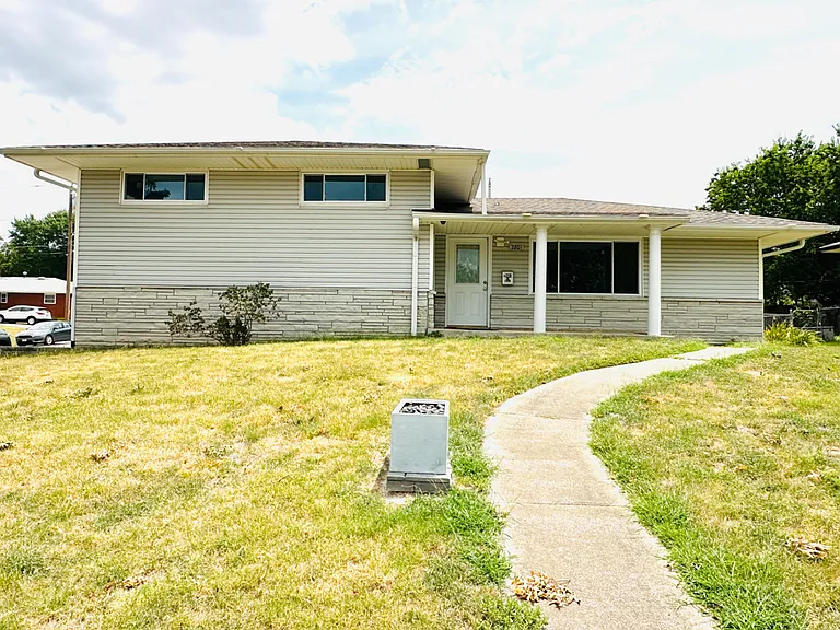 2801 Minnesota Ave — Photo 2