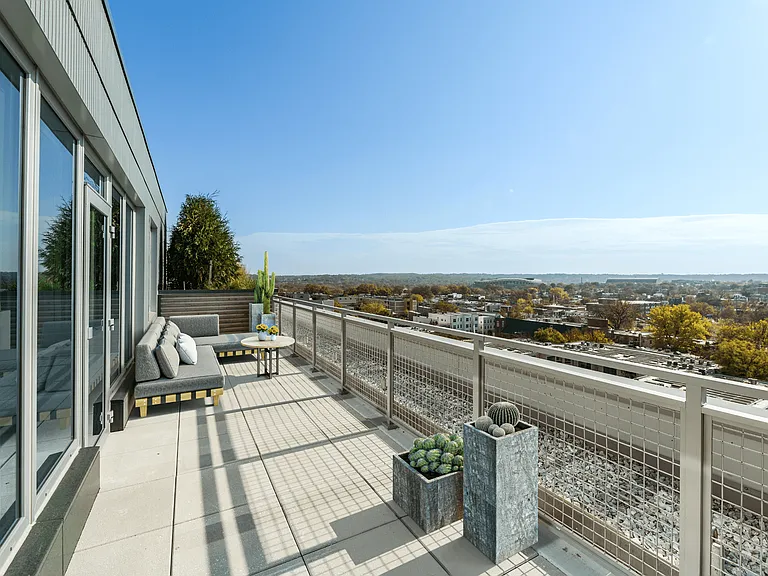 Link Apartments H Street — Photo 13