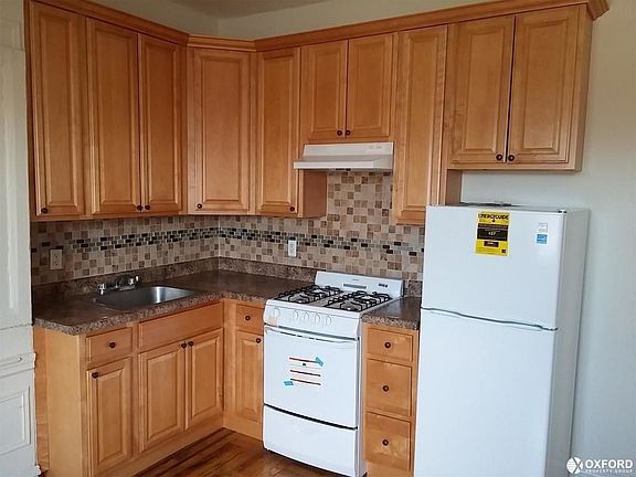 3rd image of 490 E 23rd St #D3