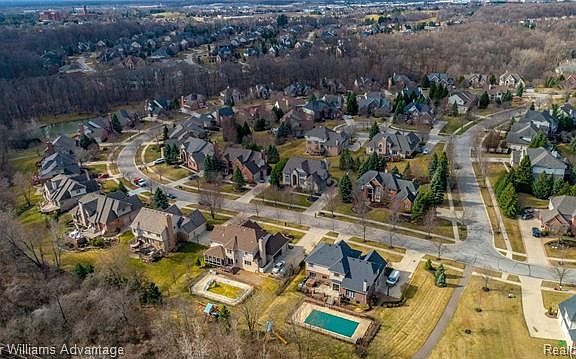 5th image of 16847 Brooklane Blvd