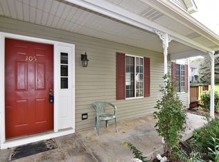105 Village Creek Dr, Lake In The Hills, IL 60156