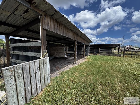 3rd image of 32829 Kretz Rd