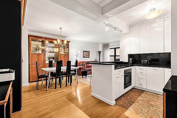 1st image of 140 E 56th St APT 10A