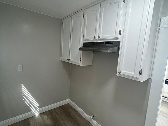 3rd image of 1681 1/2 W 37th St #A
