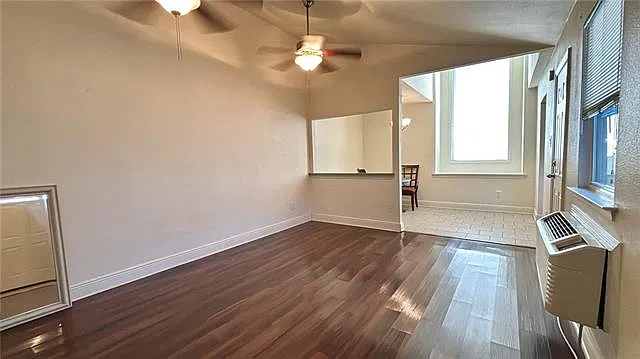 1 bed, 1.0 bath, 750 sqft, $1,000 — Photo 3