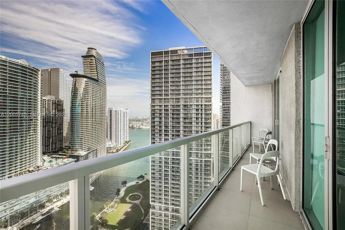Building Photo - 500 Brickell Ave #3907