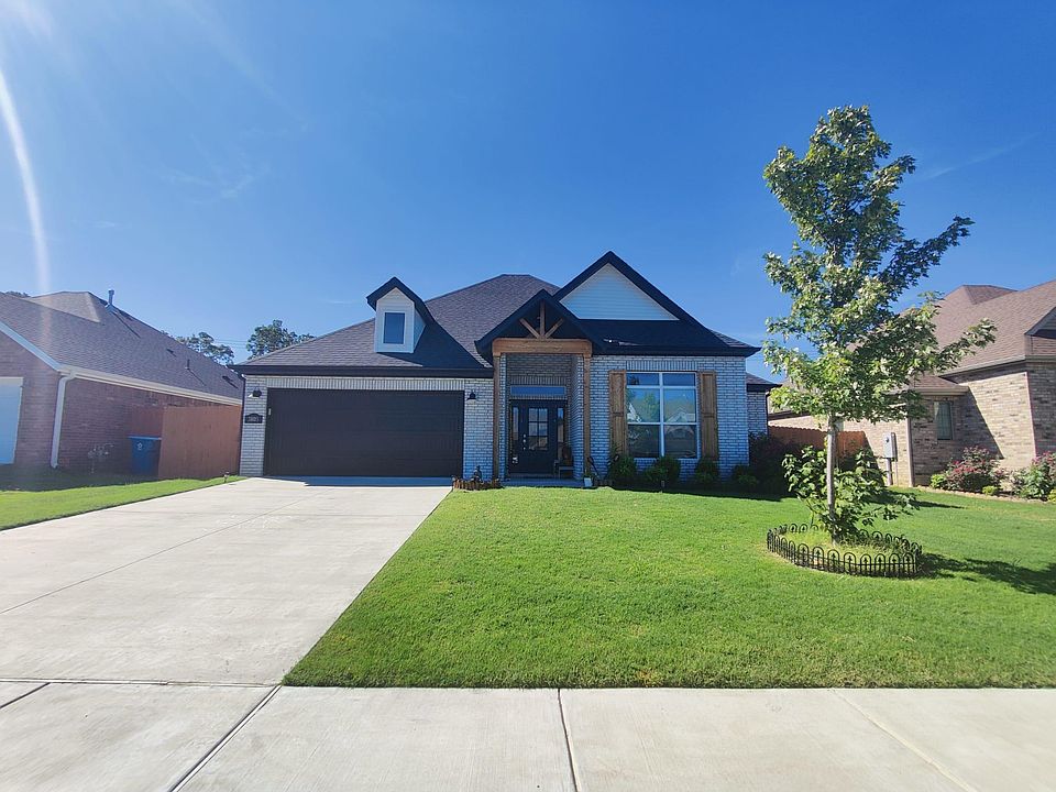 1st image of 3805 Mistletoe Ave