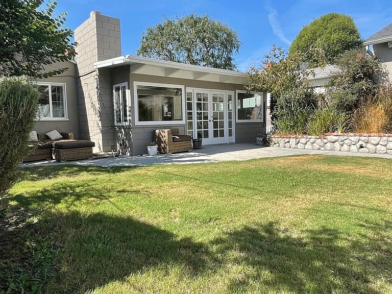 2820 N Buena Vista St — Photo 34