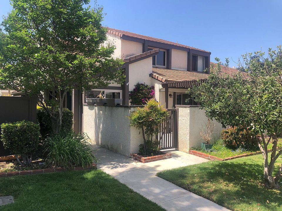 1st image of 24636 Golfview Dr