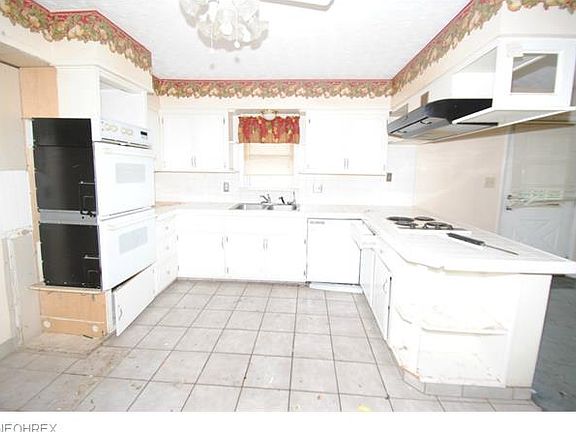 5th image of 1571 Twinsburg Rd