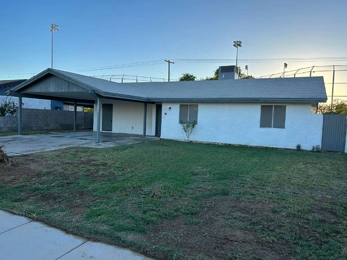 2804 S 18th Ave in Yuma, AZ 85364 — Photo 2
