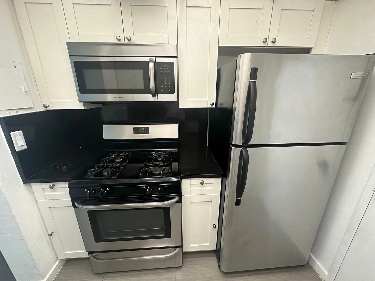 1 bed, 1.5 bath, 894 sqft, $2,500 — Photo 4