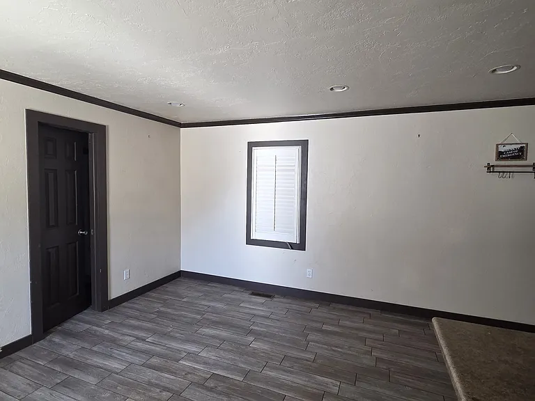 215 E Myrtle Dr — Photo 6