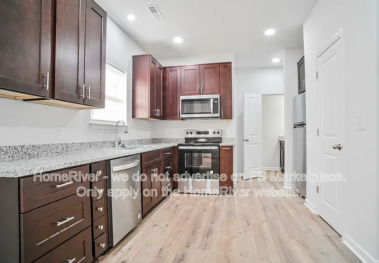 1823 Glenside Dr — Photo 5