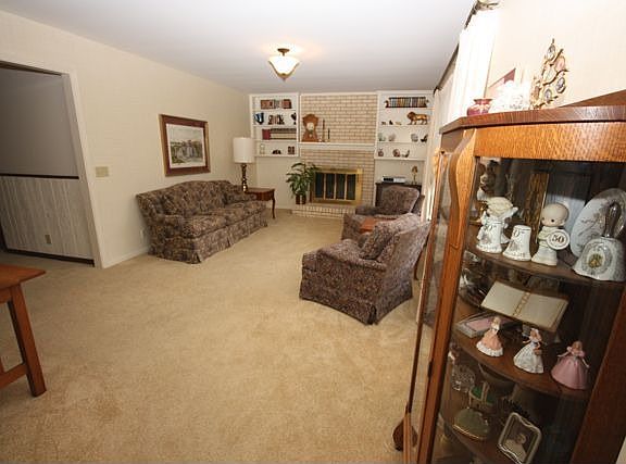 3rd image of 1719 Holiday Dr