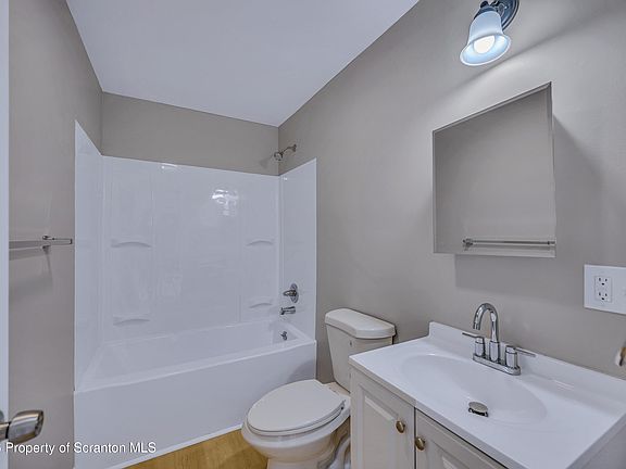 4th image of 380 Scott St APT 4
