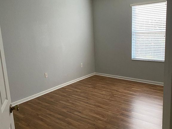 4th image of 3115 Wentworth Ln