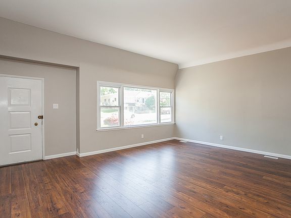 3rd image of 176 Juniper Rd