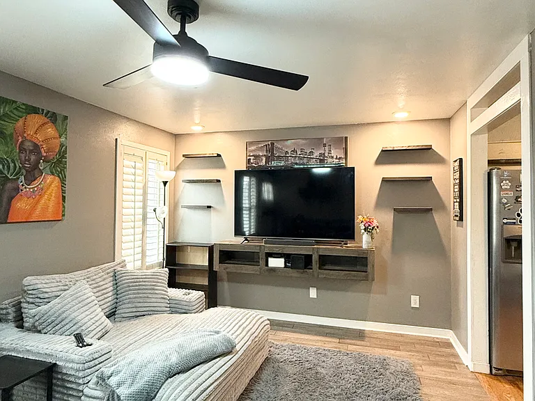 4555 Genoa St — Photo 6