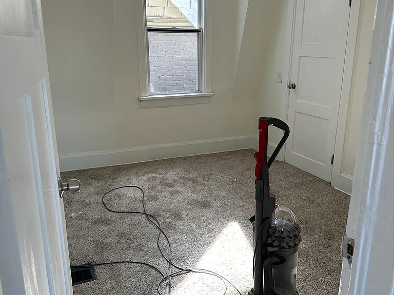 Middle Bedroom