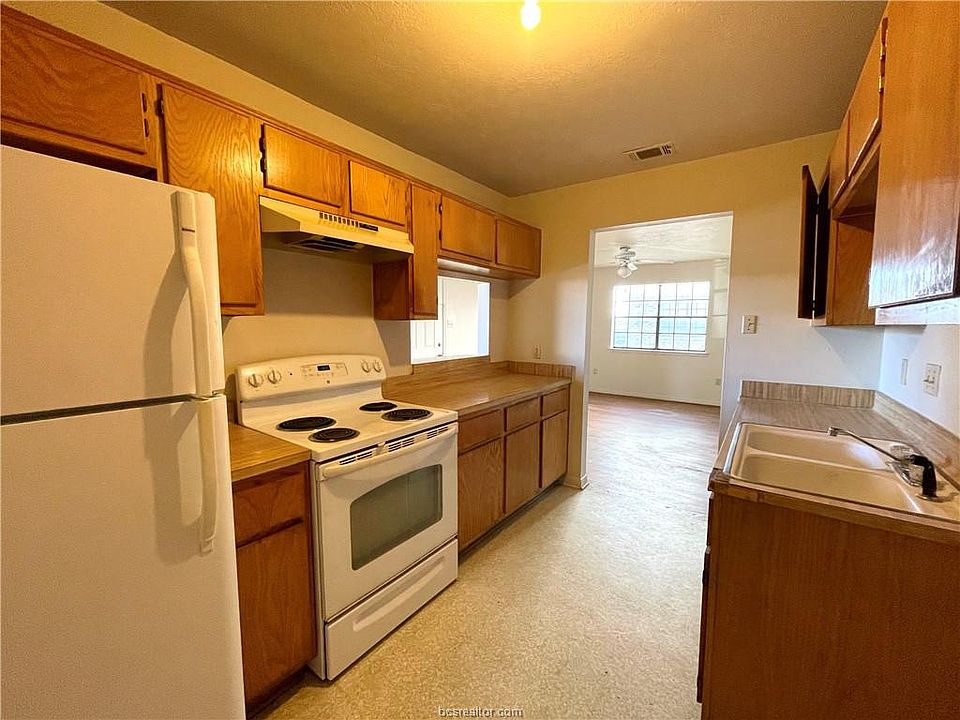 1st image of 704 Navarro Dr #A