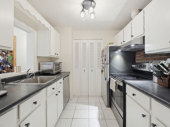 2nd image of 46 Greentree Ln APT 47