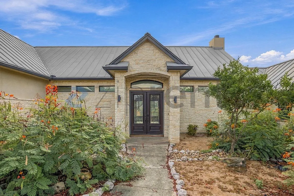 4 bed, 2.5 bath, 3574 sqft, $4,350 — Photo 4