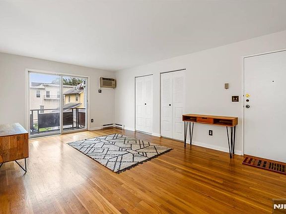 5th image of 101 Orient Way #2D1