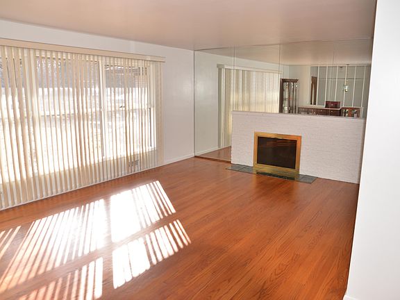 3rd image of 25220 Larkins St