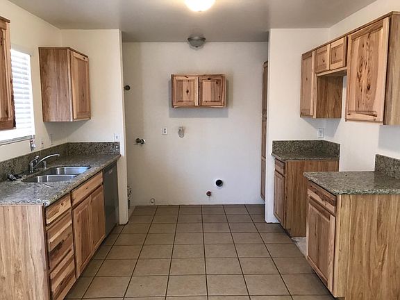 5th image of 18824 Bellflower St APT B