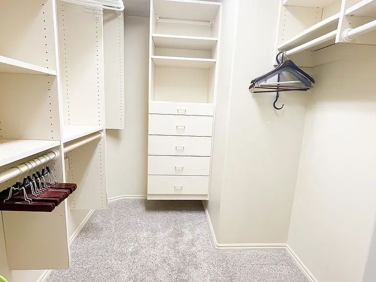 327 E Sandy Land Ln — Photo 23