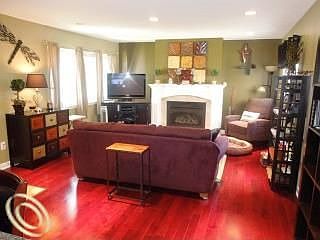 4th image of 1216 Butternut Ave