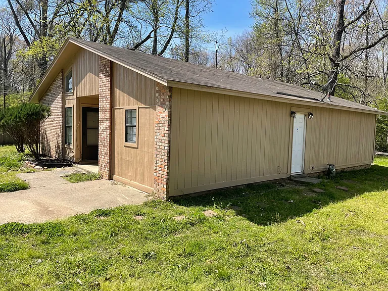 4303 Arehart Dr — Photo 2