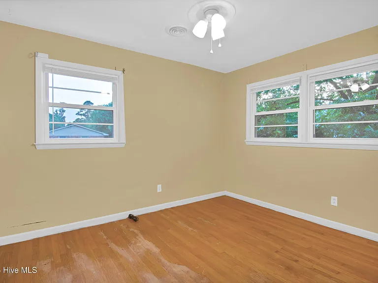 300 Long Acres Dr — Photo 9