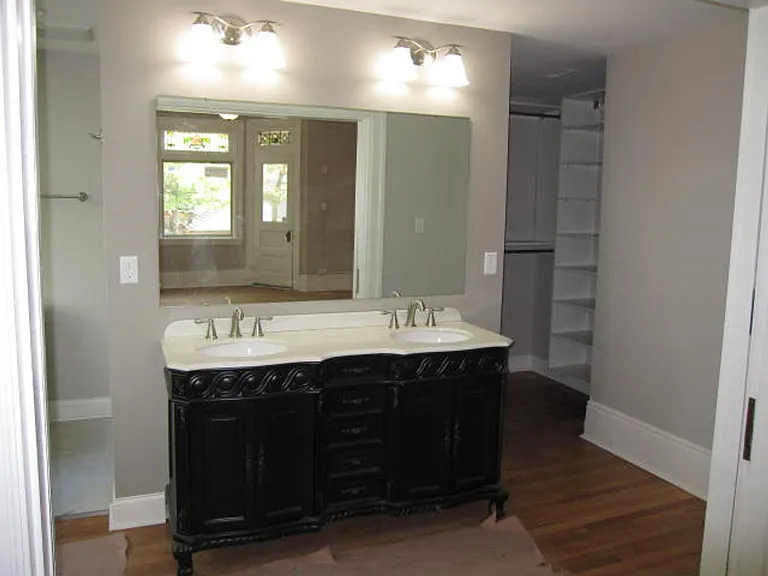 515 W Hutchinson Ave — Photo 8