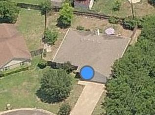 300 Evergreen Ct, Hewitt, TX 76643