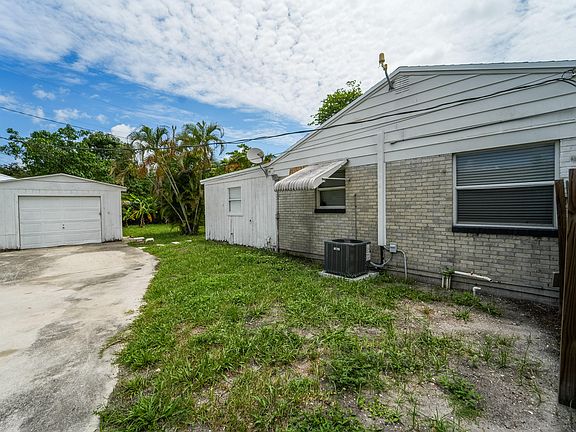 4th image of 1007 Charles Street