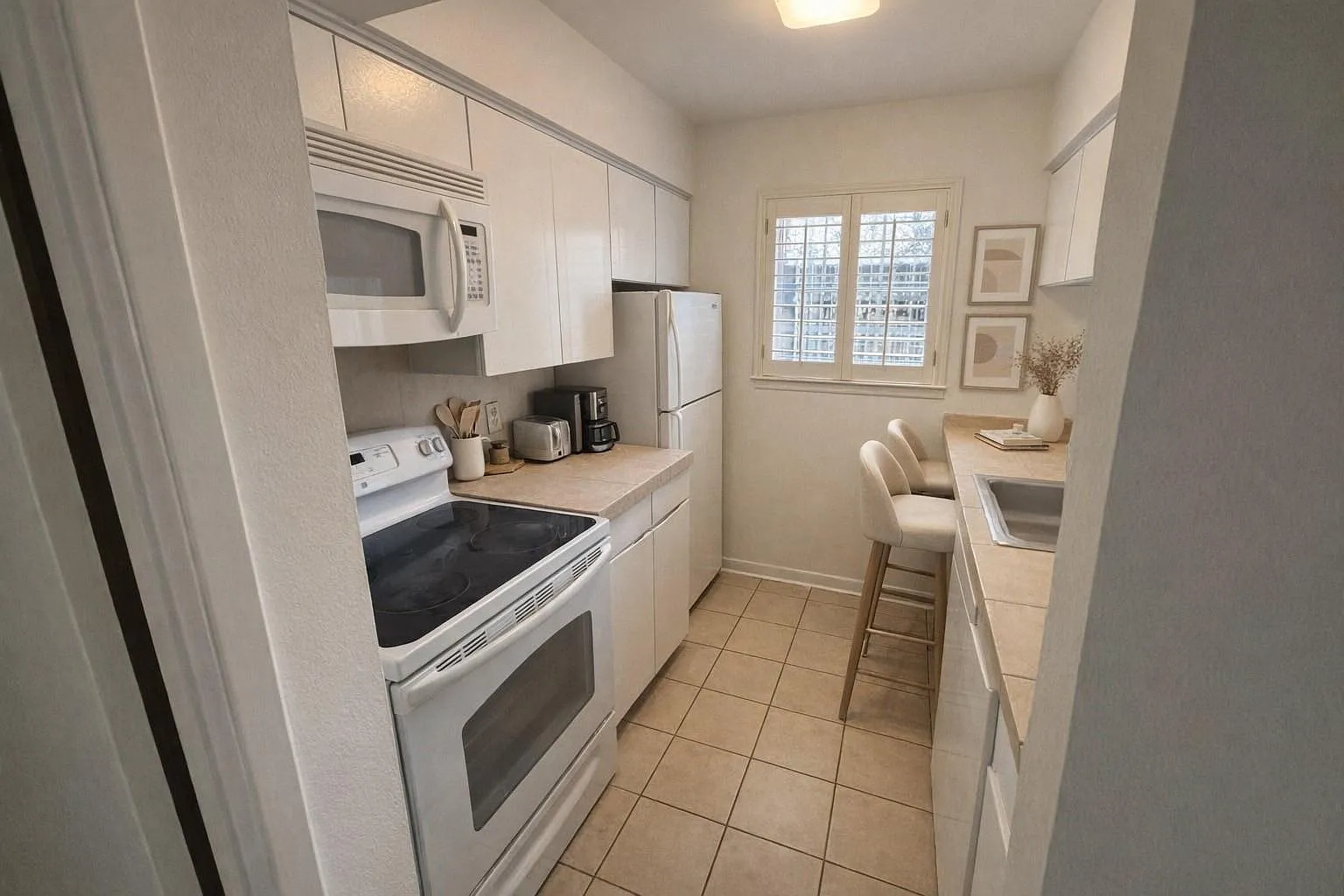 2 bed, 1.0 bath, 824 sqft, $1,200 — Photo 4