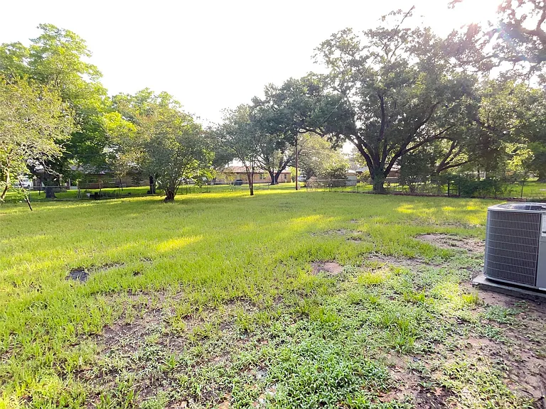 409 La Bradford Dr — Photo 17