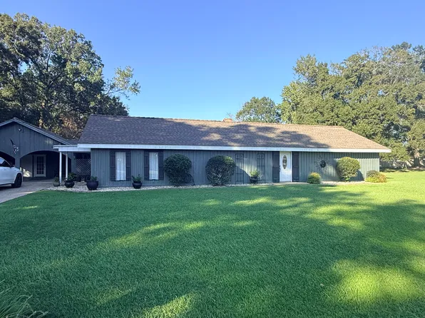 1212 Eaton Dr, Abbeville, LA 70510